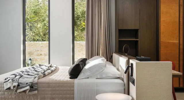 Dyo Beach Suites