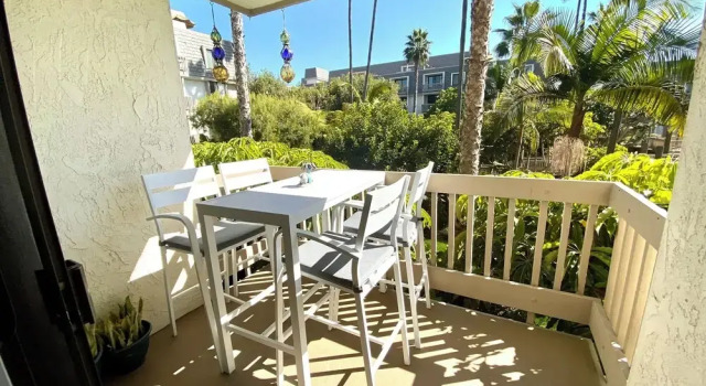 Двухместный номер Standard с балконом и с видом на сад Oceanside Beach Condos