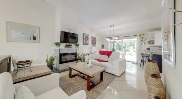 Fishing Dock & Canal Views: Fort Lauderdale Home!