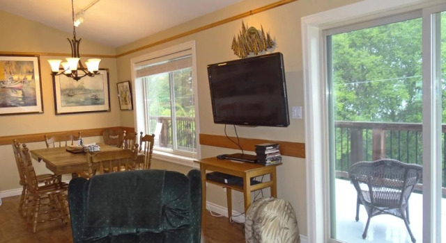 The Gallery House at Port Renfrew, Забронировать Отель Отели Острова Ванкувера с парковкой, Парковка