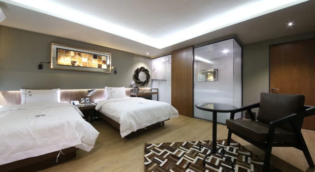Трёхместный люкс Avenue Hotel