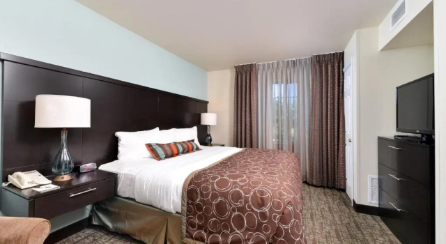 Номер Standard Staybridge Suites Sioux Falls at Empire Mall by IHG