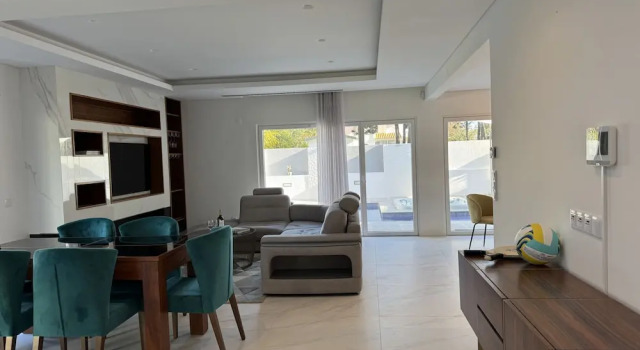 Paraty Villa by Cadenzalux, Rezervovat Vila Hotely v Lisabon s bazénem, Bazén