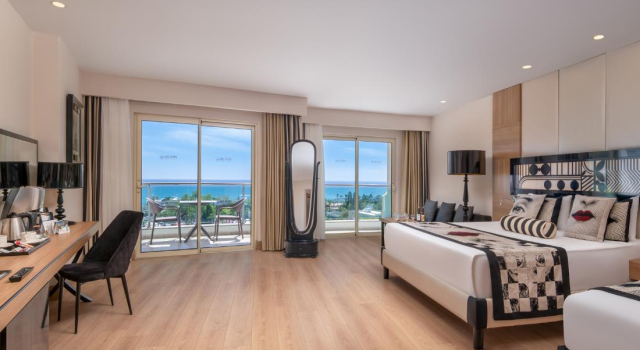 Полулюкс Delphin Imperial Lara