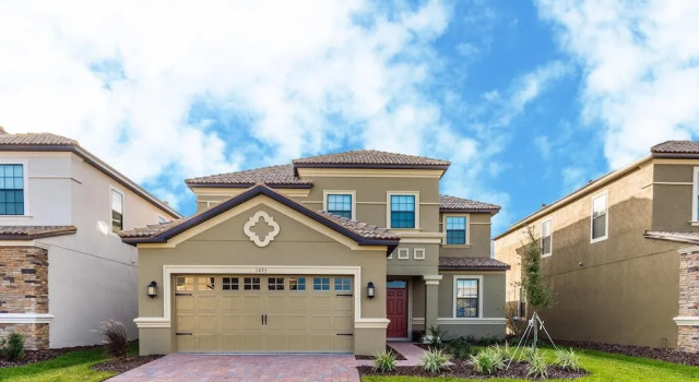 1495 Rolling Fairway Drive, Book Hotel Four Corners Florida