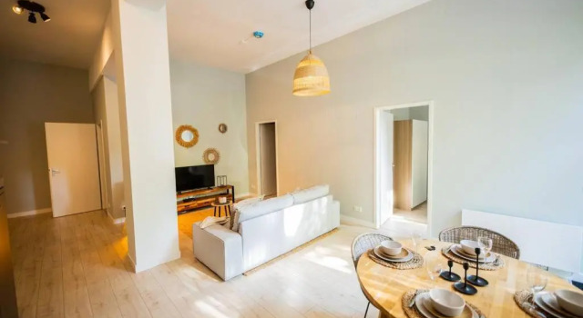 Abiding Great Serviced 3 Bedroom Apartment 119m2 -LK17A-, Забронировать Апартаменты/квартира Роттердам Южная Голландия, рядом с Old Luxor Theater Rotterdam