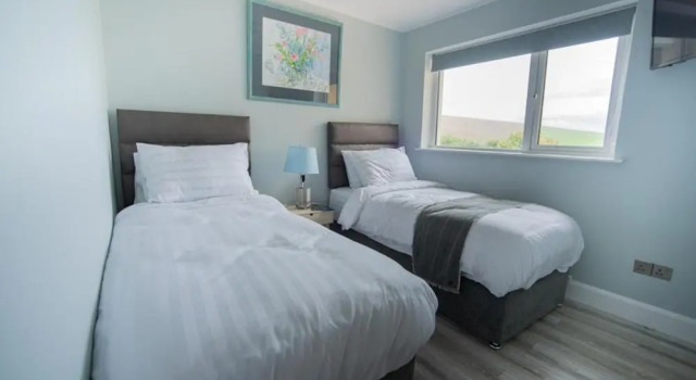 Half Door House ROOM ONLY, Забронировать Отель Отели Dingle Peninsula с парковкой, Парковка
