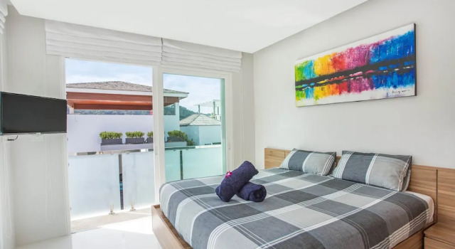 Elegant Designer 4BR Pool Villa Skylight