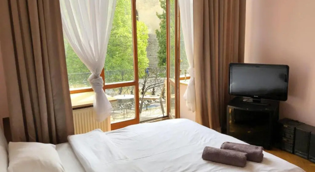 ROMANTIC Apartments - оn Valova street, Забронировать Апартаменты/квартира Отели Львова с парковкой, рядом с Дворец Дедушицких, Парковка