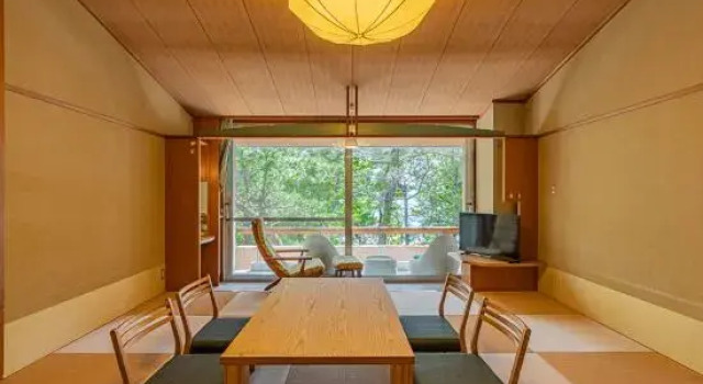 Кровать в общем номере Ryokan Tokiichiyu