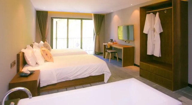 Люкс с 3 комнатами с видом на горы Floral Hotel Ningbo Zhuye