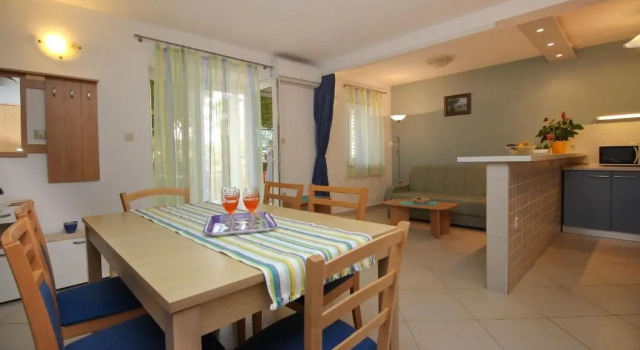 Villa Tiha, Prenota Villa Hotel a Isole Quarnerine con parcheggio, Parcheggio