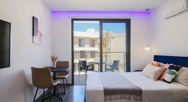 Апартаменты Luxury Phaedrus Living City View Fountain Court 08