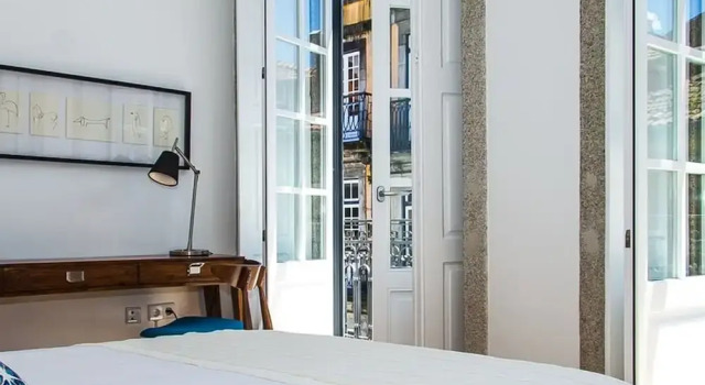 Liiiving in Porto Blue Flower Apartment