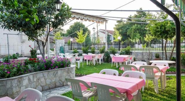 Finikas, Book Hotel Larissa Thessalia