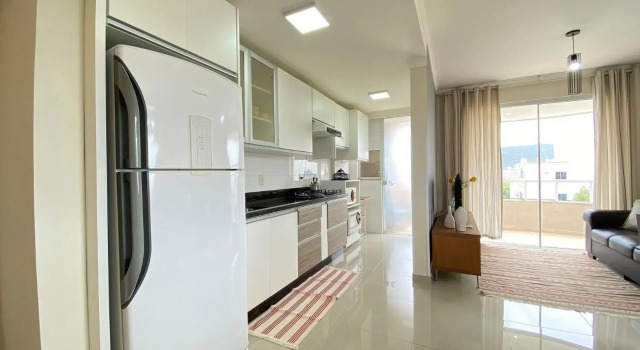 Aconchegante Apartamento na Praia de Bombas com ótima localização.
