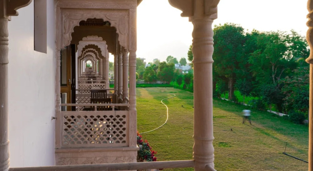 Standard- dobbelt værelse med altan med bjergudsigt Hotel Pushkar Legacy