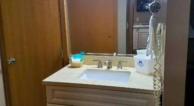 Люкс Americas Best Value Inn and Suites Bismarck