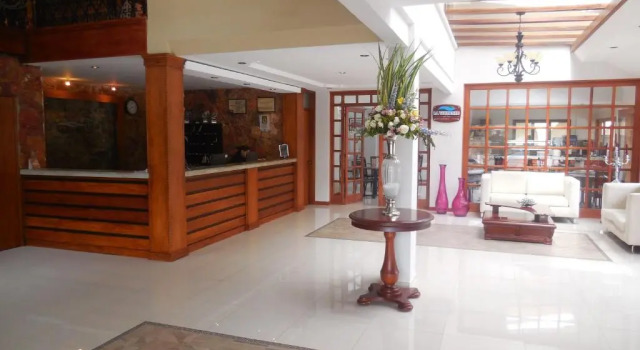 Hosteria Durán, Rezerwuj Hotel Hotele w Sierra z parkingiem, Parking