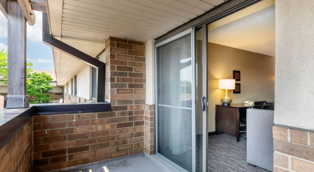 Двухместный люкс Suburban Studios Arlington Heights Elk Grove