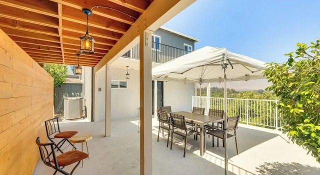 Коттедж 2 Mi to Rose Bowl Stadium: Mtn-view Gem w/ Patio