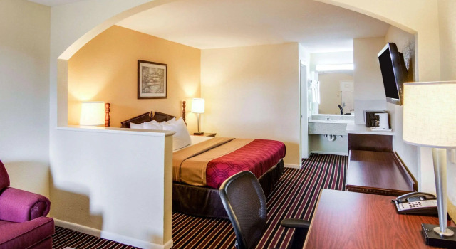 Двухместный люкс Rodeway Inn & Suites Highway 290 Northwest