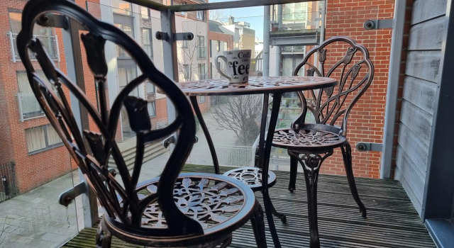 Splendid High Street 2 BR Apartment - King Bed - Wise Stays
