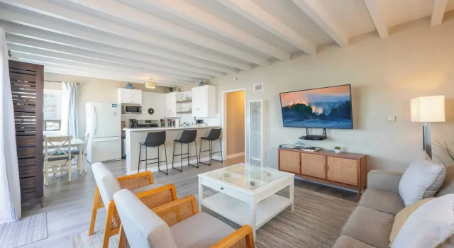 Коттедж Stylish Newport Condos w/ Dock Access, Walk to Balboa Fun Zone and Beach