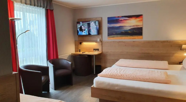 Трёхместный номер Standard Hotel Bigger Hof - Wirtshaus Platzhirsch am Jahnplatz