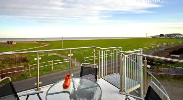 2BD Seafront Lodge Amazing Views in Kent