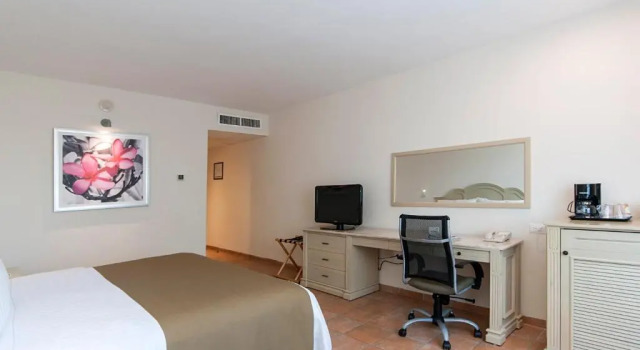 Двухместный номер Standard с видом на бассейн Holiday Inn Ciudad Del Carmen by IHG