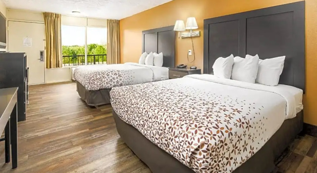 Четырёхместный номер Economy Americana Inn a Travelodge by Wyndham