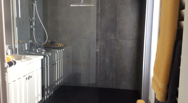 Номер Luxury Les Lamartine-chambres dhôtes