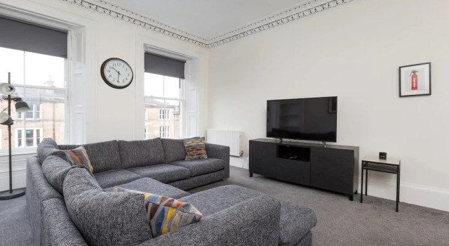 Elegant 3 Bedroom Central Apartment W/Castle View, Забронировать Апартаменты/квартира Апартаменты Эдинбурга, рядом с St George's West Church, Апартаменты/квартира