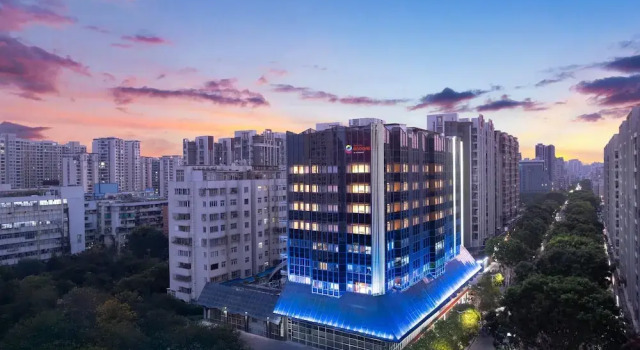 Ramada Encore By Wyndham Shantou Longhu, Boek Hotel Hotels in Guangdong met parkeren, Parkeren