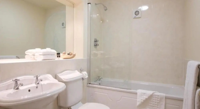 Семейный номер Standard с 3 комнатами Wrexham Llyndir Hall Hotel