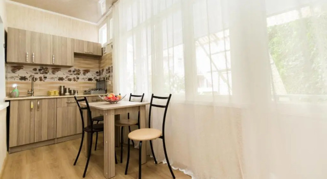Apartment in Cozy Little Yard, Забронировать Апартаменты/квартира Тбилиси Регион Тбилиси, рядом с Тбилисский театр оперы и балета
