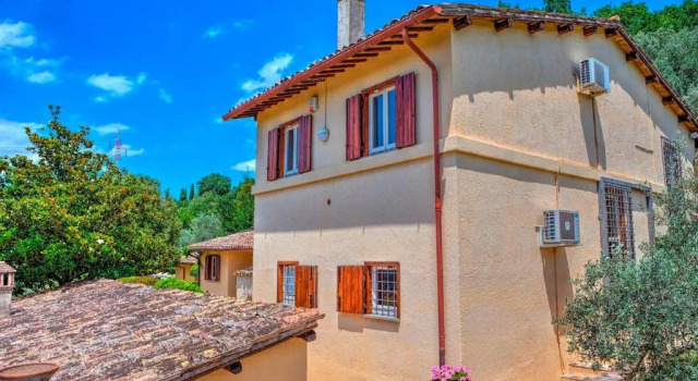 Casa Degli Oleandri 8, Book Hotel Hotels in Foligno with Parking, Parking