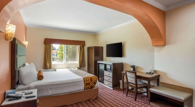 Люкс Rodeway Inn & Suites Pasadena