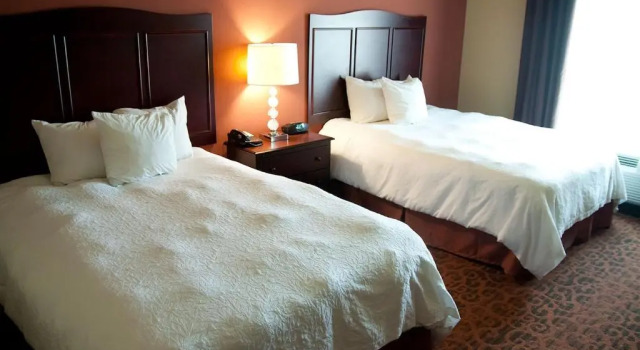 Четырёхместный номер Standard Hampton Inn & Suites Mission