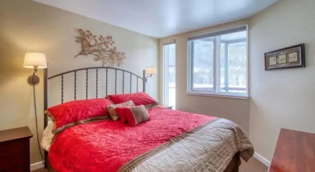 Номер Standard с балконом и с видом на озеро 1 Bedroom Mountain Condo In Lakeside Village Near Keystone Lake With Complimentary Shuttle Service
