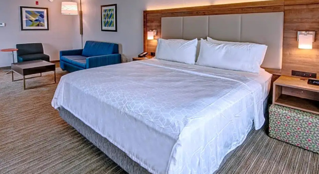 Люкс Holiday Inn Express Hotel & Suites Memphis Southwind by IHG