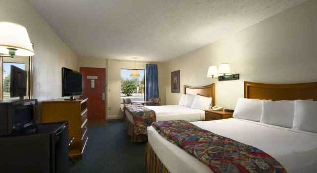 Days Inn By Wyndham Pigeon Forge South, Забронировать Отель Недорогие отели Пиджен-Фордж, рядом с TopJump Trampoline Park &amp; Extreme Arena, недорого