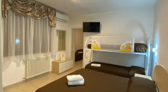Трёхместный номер Standard с видом на бассейн CASA MAJOR Hotel & Appartamenti CERVIA