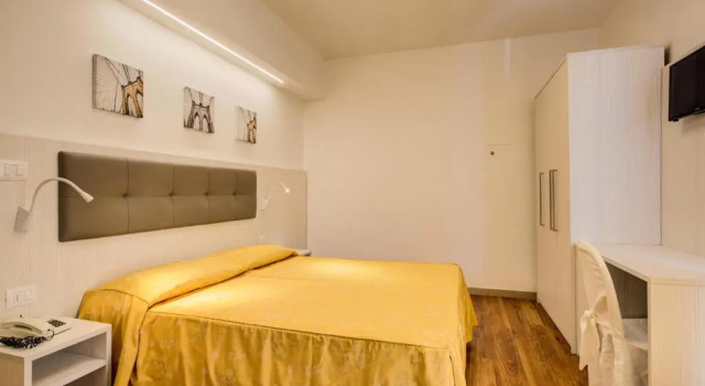 Двухместный номер Standard с балконом Hotel Dusseldorf