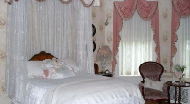 Alexander Mansion Bed and Breakfast, Rezerwuj Bed and Breakfast Winona Minnesota
