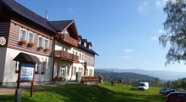 Penzion Sokolovna, Rezerwuj Hotel Hotele w Jizera Mountains z parkingiem, Parking