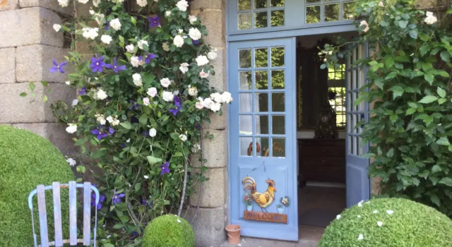 Gîte Le Quartier, Book Hotel Hoteller i Noyal-Sous-Bazouges med parkering, Parkering