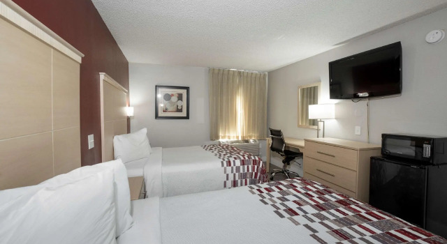 Четырёхместный номер Deluxe Red Roof Inn Raleigh North-Crabtree Mall-Lenovo Center