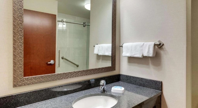 Номер Superior Drury Inn & Suites Kansas City Independence